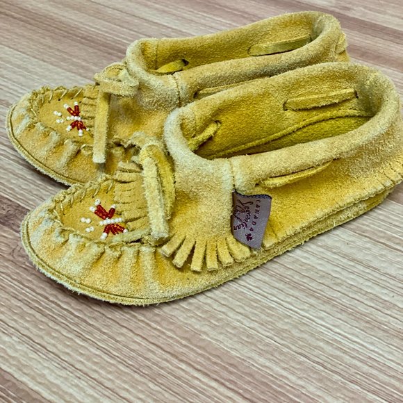 Cozy Yellow Children's Moccasins‎ with Beaded Detail - Picture 4 of 7